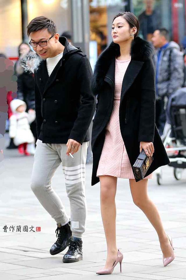 街拍：脸盘没挑儿，长腿没挑儿，身材没挑儿的高颜值美女