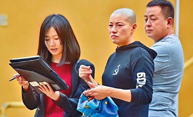 “黑丝尼姑”释智定:开豪车住别墅,私生活混乱,把寺庙当摇钱树
