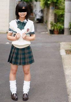 日本女孩走路总是内八,看起来像尿急,没想到是这样的原因!