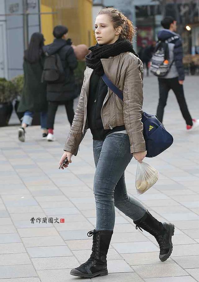 街拍：脸盘没挑儿，长腿没挑儿，身材没挑儿的高颜值美女