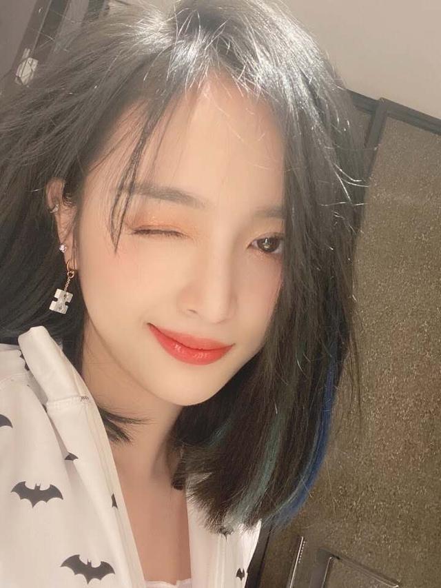 火箭少女吴宣仪深夜晒近照，秀发齐肩热裤性感，网友直呼辣眼睛