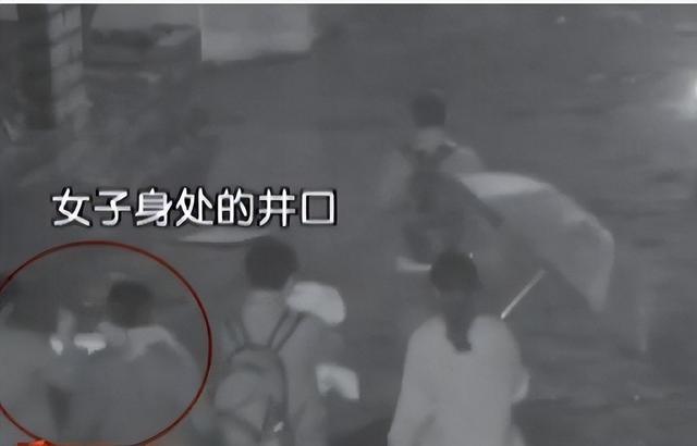 2013年,美女老师被推进下水道,后脱光衣服自救,最后结局如何?