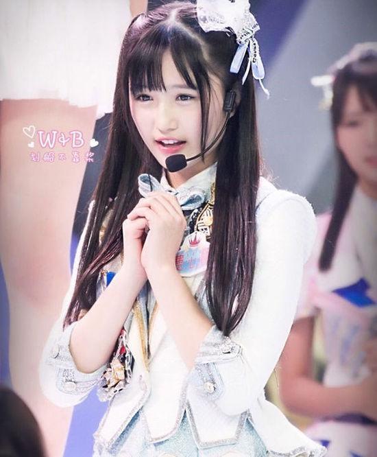 00后小萝莉又被封为4000年一遇美女，你服不服？