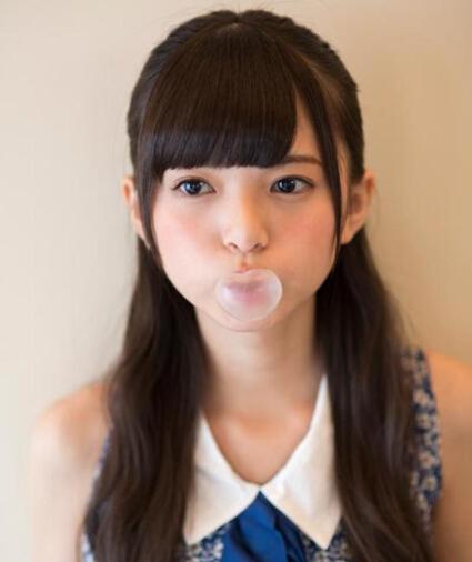 00后小萝莉又被封为4000年一遇美女，你服不服？