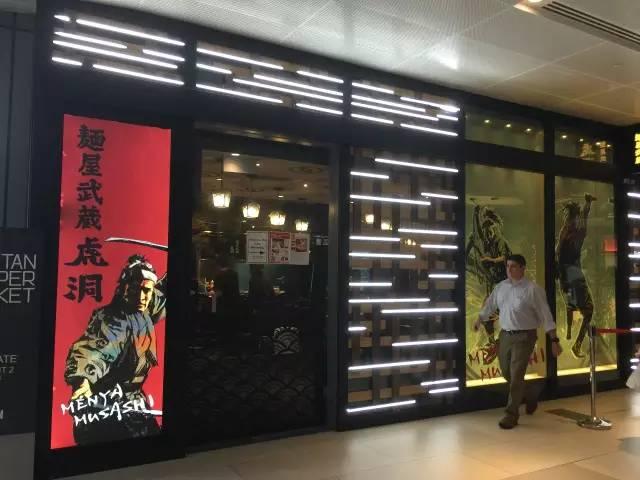 美女亲自吃了新加坡5家10碗著名日式拉面，横向评测结果