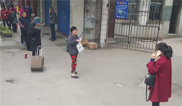 下岗“传单女”满满正能量 “都匀大妈”跳河救人成网红