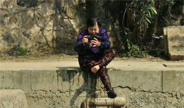 下岗“传单女”满满正能量 “都匀大妈”跳河救人成网红
