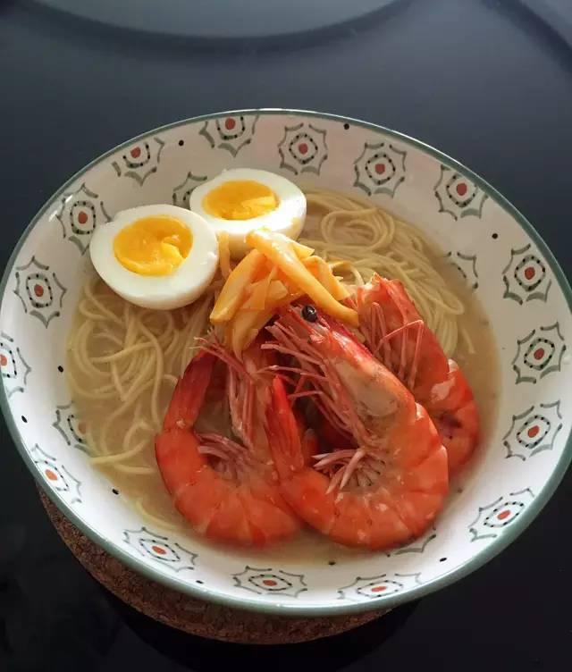 美女亲自吃了新加坡5家10碗著名日式拉面，横向评测结果