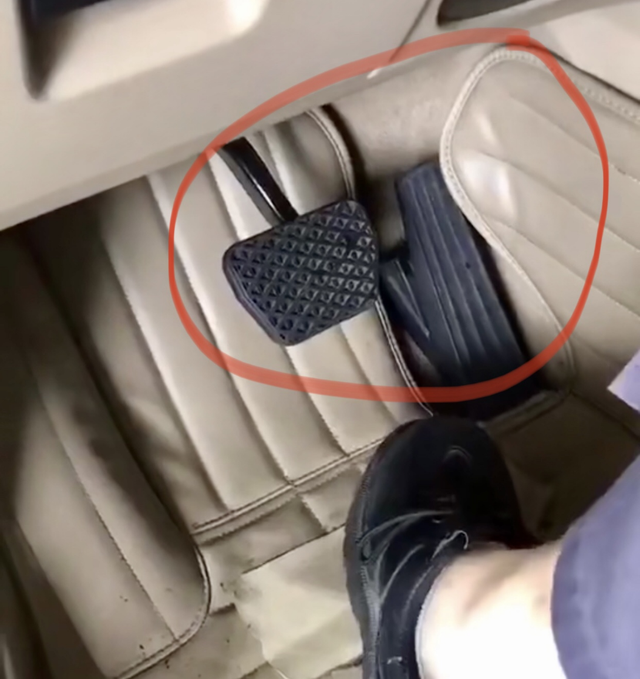 那些中看不中用的车内脚垫该扔就扔,还不赶紧看看你的车是不是?