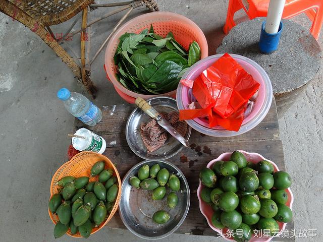 一边嚼一边卖，三亚街头有看头，槟榔女自带活广告，地方特色风情