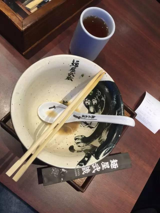 美女亲自吃了新加坡5家10碗著名日式拉面，横向评测结果