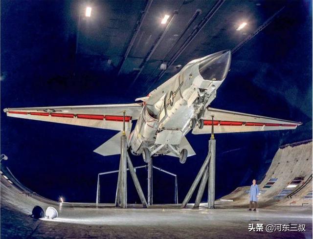 省钱并不代表好用，被国防部坑惨的F-111B“海猪”舰载机