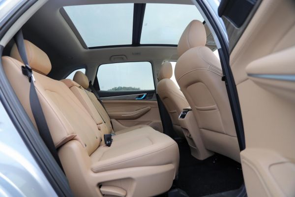 中型插混SUV蓝电E5：过年购车首选，可选7座，仅售9.98万起！