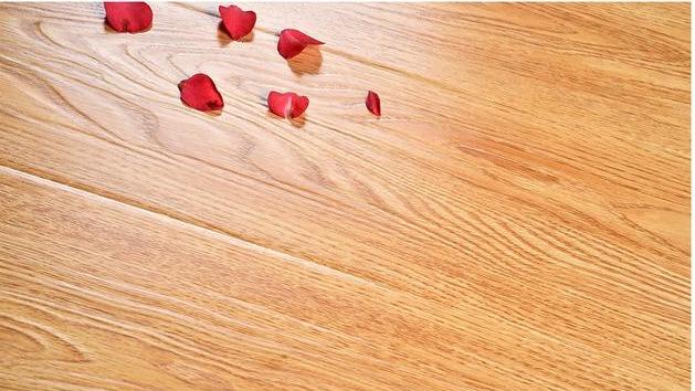 实木地板的日常保护，防水防晒很重要