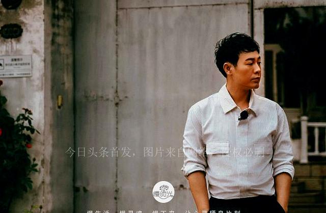 张颂文已经查过了：47岁，没钱，在郊区租一平房，养花养猫